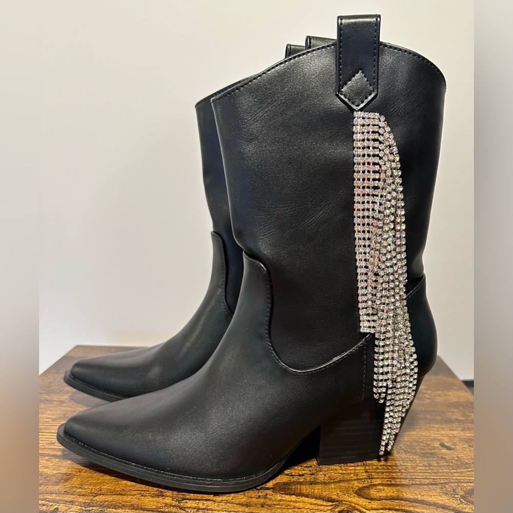 Qupid Women’s Black Rhinestone Fringed Western Ankle Boots NWT Size 6.5